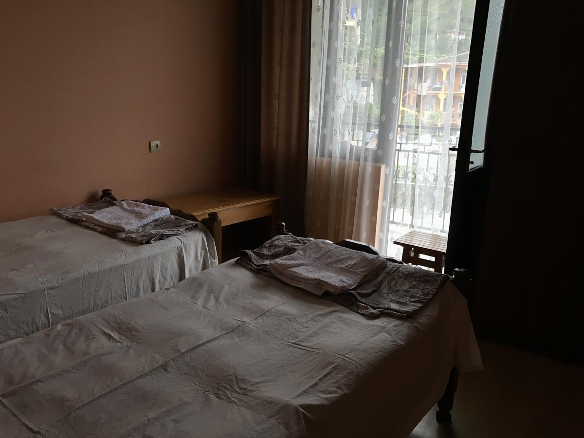 Temo's Guesthouse Sarpi Eksteriør billede
